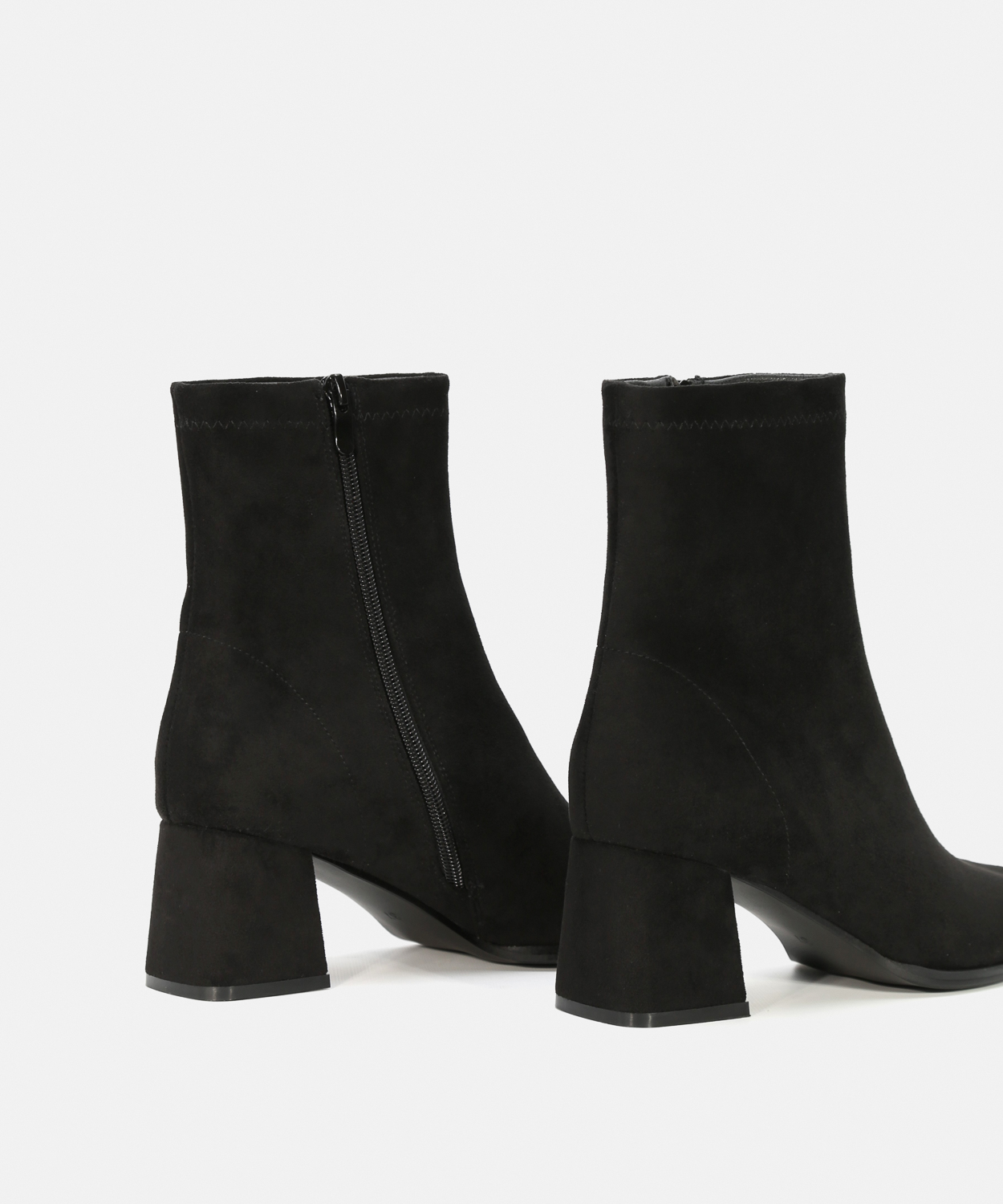 Botines b&aacute;sicos negros tac&oacute;n  image number null